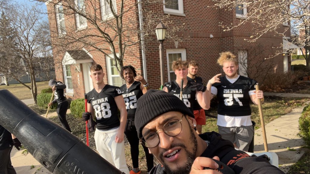 CoachMonte_'s tweet photo. @AUFootball__ getting active in the community on this gorgeous afternoon. All hands on deck! #AllIn #TheRavenWay https://t.co/LCHqZnmkdx