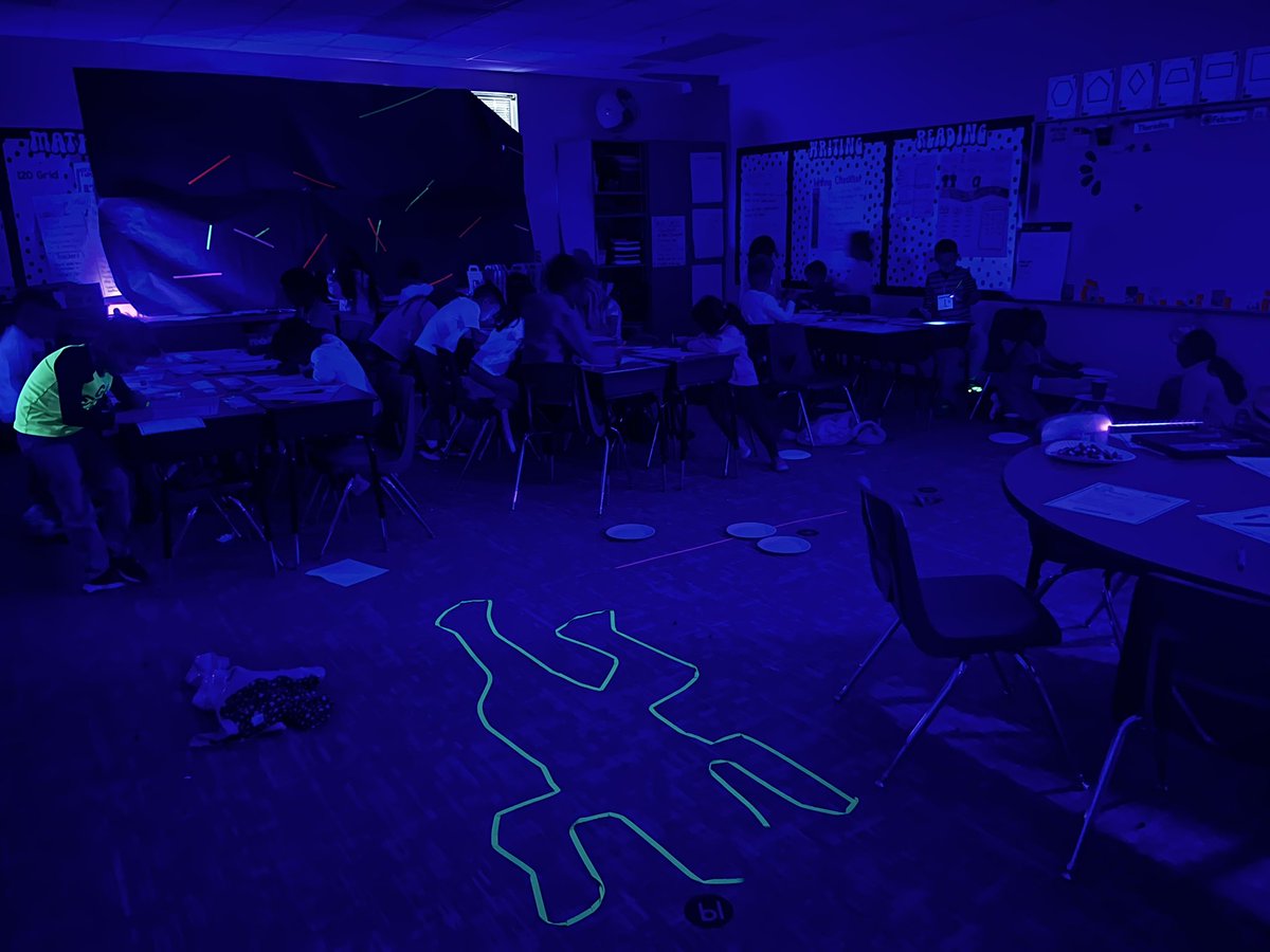 fredsclass22's tweet photo. We cracked the code and found zero the hero! Great job first graders #RESUbuntu #RobertsonU #fisdmadetoshine https://t.co/IRb0upLY7N