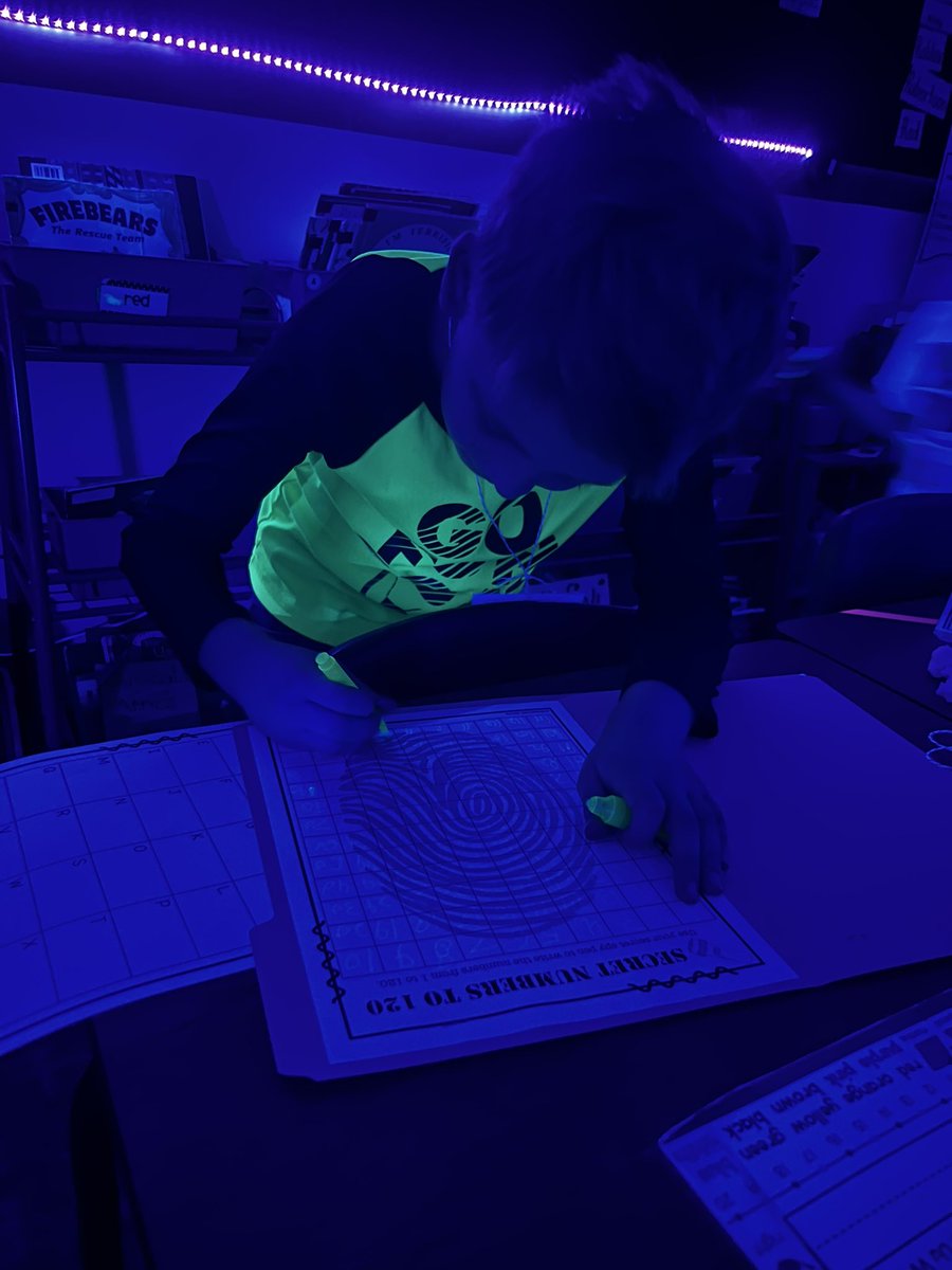 fredsclass22's tweet photo. We cracked the code and found zero the hero! Great job first graders #RESUbuntu #RobertsonU #fisdmadetoshine https://t.co/IRb0upLY7N