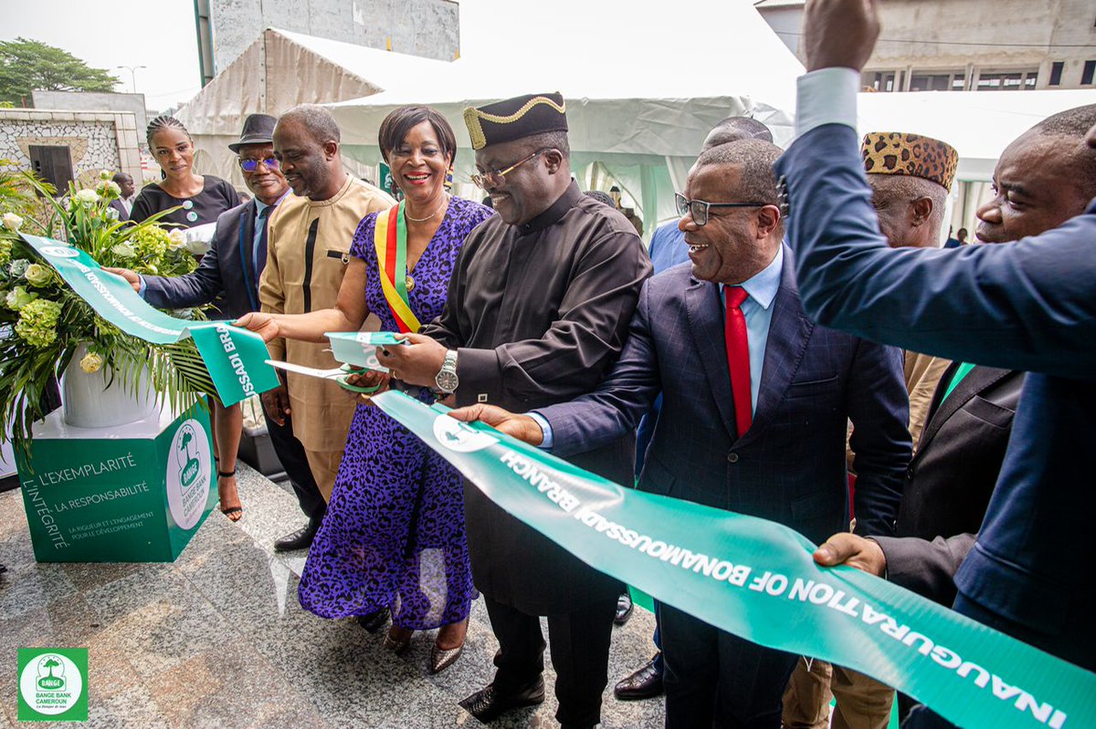 bange_bank_cmr's tweet photo. Ce jour a eu lieu l'ouverture de votre nouvelle agence BANGE BANK Cameroun
située dans l'arrondissement de #Douala5 précisément à #Bonamoussadi.
#BancoNacionaldeGuineaEcuatorial
#labanquedetous https://t.co/69cmlfC5b9