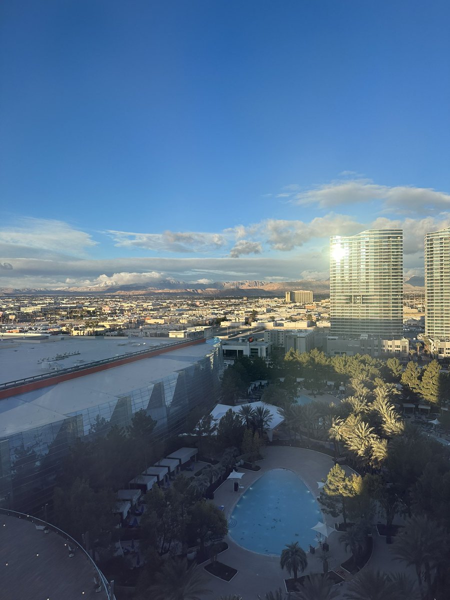 This view was showing off this morning. Looking forward to getting back home to lead my first conference of 2023! 🤍🎶