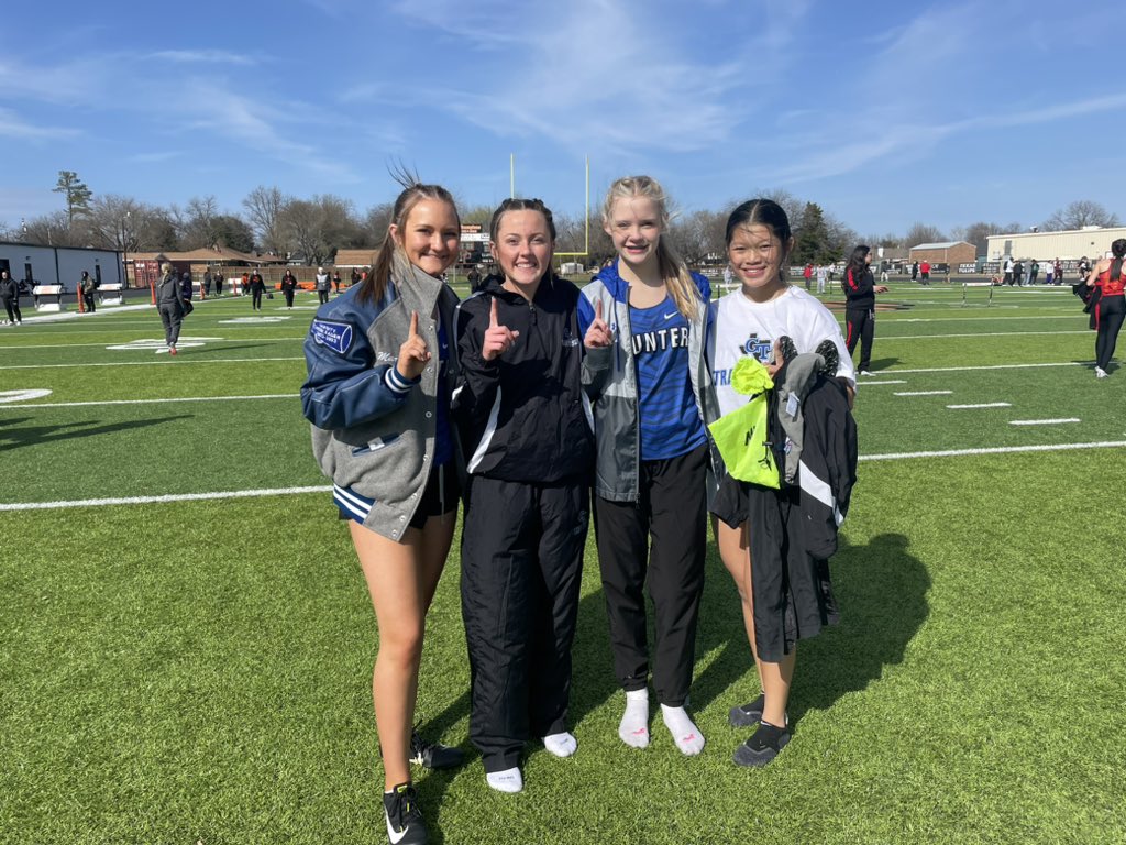 GunterTrack's tweet photo. JV girls win the 4x200 relay! https://t.co/3kuHmlDUHj