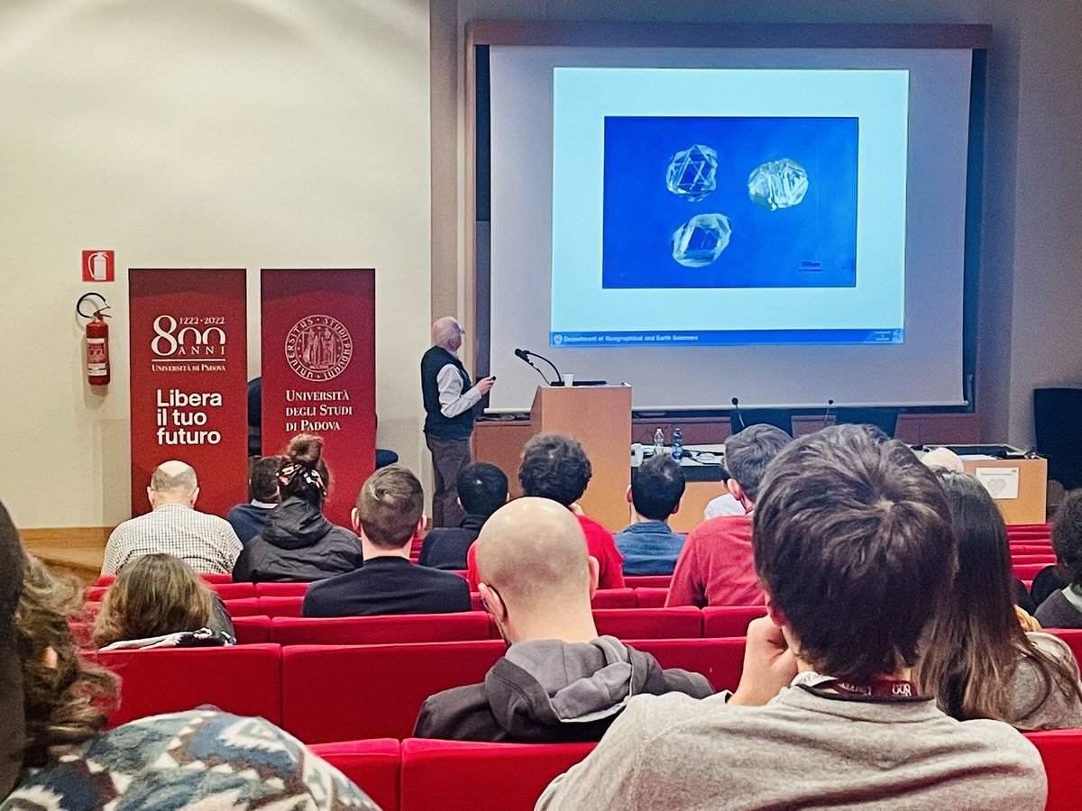 Andradite's tweet photo. Learning about 💎💎💎 from the always entertaining Jeff Harris at #diamondschool https://t.co/HXFHXLrnBl