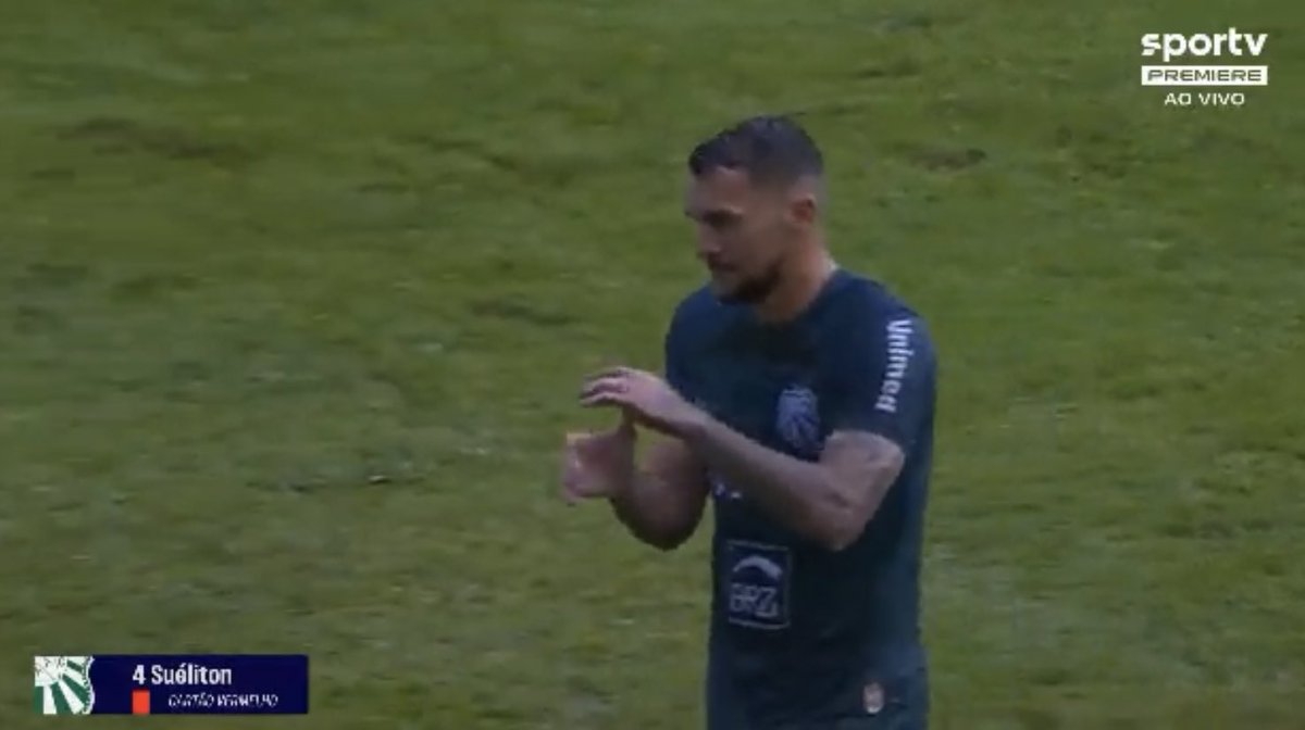RealBennytheDog's tweet photo. O Cruzeiro já tinha tido um gol válido anulado, daí a pessoa quase arranca o tornozelo de um colega de profissão, mas ao invés de pedir desculpas, faz isso aí. Quem viu sabe q só passou vergonha, quem n viu ou fingiu n ver, fica apenas essa imagem lamentável https://t.co/LiqC4sgUHi