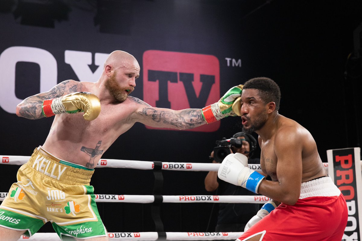 BACK TO WINNING WAYS 👊☘️

@jimmykellyjnr is back to winning ways as the world title challenger dominated Edward Ulloa Diaz over 8 rounds last night ahead of another big fight later this year. 

#proboxtv #boxing #boxeo #manchester #uk #irish #fight #night #live #globalexperience