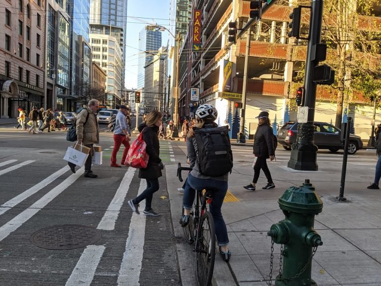 UrbanUW's tweet photo. While the darkest days of the pandemic are behind downtown Seattle, the recovery is uneven and far from complete. @UWBuiltEnv's Sofia Dermisi weighs in on the future of office buildings. 

https://t.co/PihlB1jn1t https://t.co/1ly7exFrpu