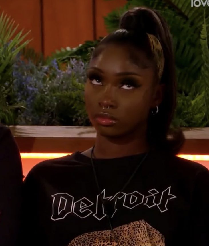 hollandaizee's tweet photo. Not Olivia immediately changing the subject to her when nothing happened to her??? #loveisland https://t.co/nEa3NxfuHd