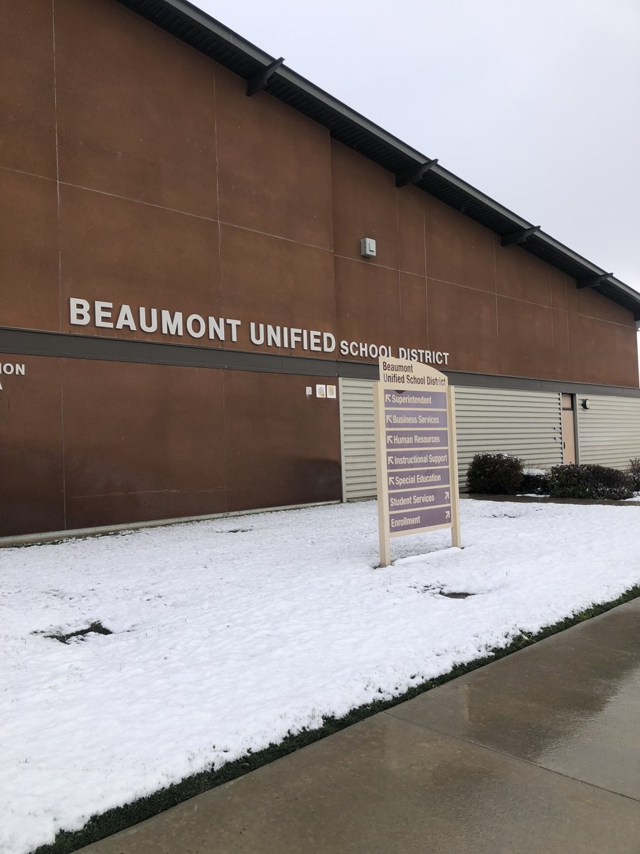 SCE_AileenF's tweet photo. My colleague @Ramiro_Lepe &amp; I were in snowy @Beaumontgov today to talk about @SCE Charge Ready Program along w/our friend @EventovAdam from SoCalGas for the @PassEDA's workshop: Energy - Today and Tomorrow. #CleanEnergyCleanFuture https://t.co/XCOADVu7S5