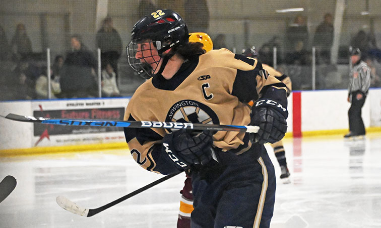 CollinsvillePrs's tweet photo. @Newingtonhockey co-op scores 2 goals in final 1:09 to beat Glastonbury, 5-4 at Newington Arena on Wednesday night. GW goal came with one second left. https://t.co/tHe8n3Fppp #cthk @Cantonwarriors https://t.co/5Y6Gc5m3Ae