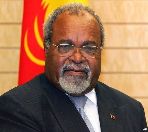 IanTaukuro's tweet photo. Thank you, Sir. For the still wonderful ideal that is Papua New Guinea. Welding together a nation of people who speak so many unique languages, so we all could have a chance at bettering ourselves collectively. Epic effort. I’ll keep trying hard for that ideal. #FlagDay🫡💯🇵🇬❤️ https://t.co/F2RoPIPemq