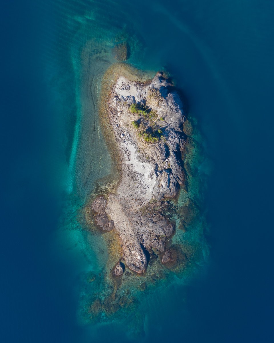 mdkro's tweet photo. Hilo de 10 lugares donde llevé el drone con mis 4 fotos favoritas de cada destino. Arranco por el sur.

1. Bariloche. https://t.co/lQMNr5PzKf