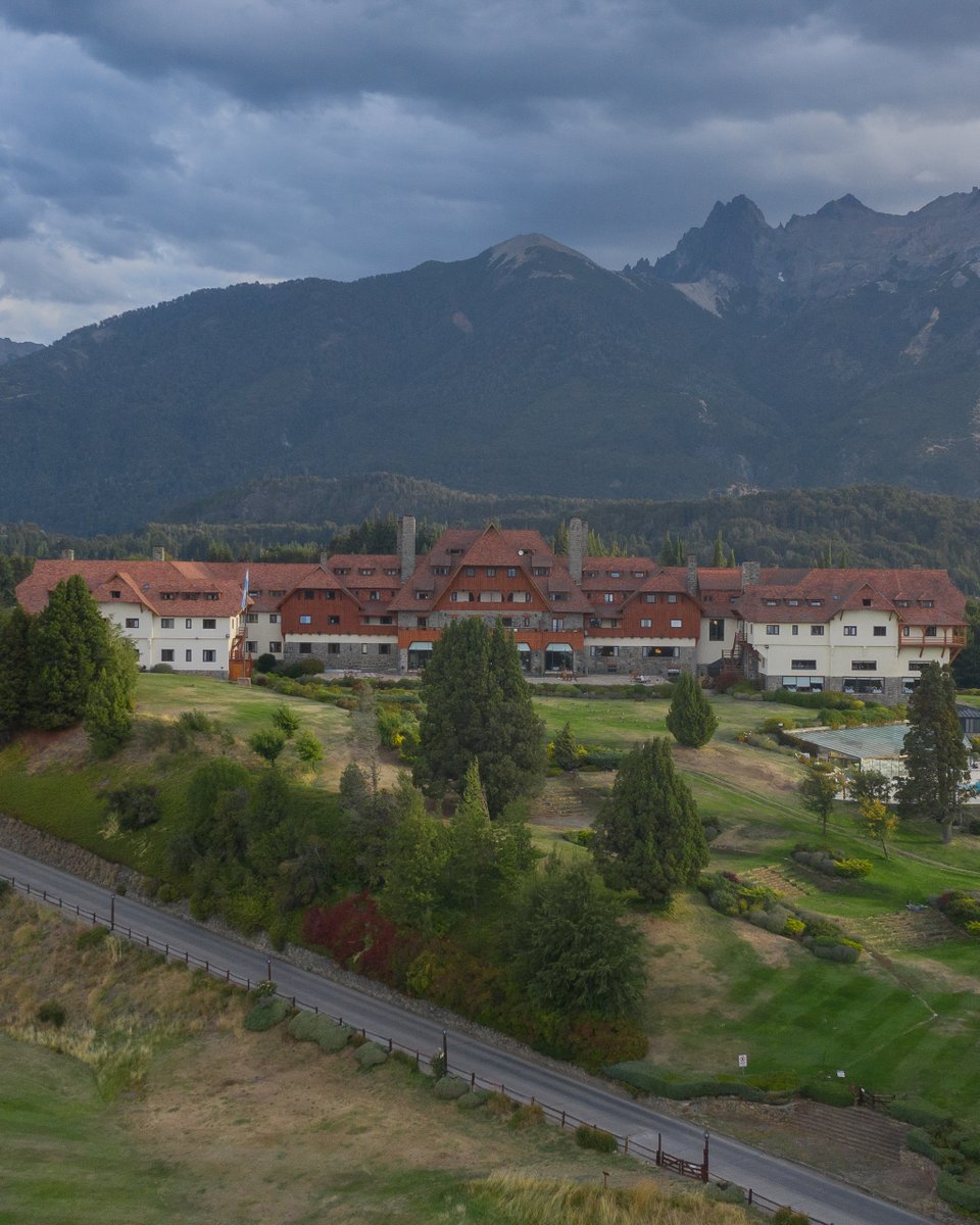 mdkro's tweet photo. Hilo de 10 lugares donde llevé el drone con mis 4 fotos favoritas de cada destino. Arranco por el sur.

1. Bariloche. https://t.co/lQMNr5PzKf