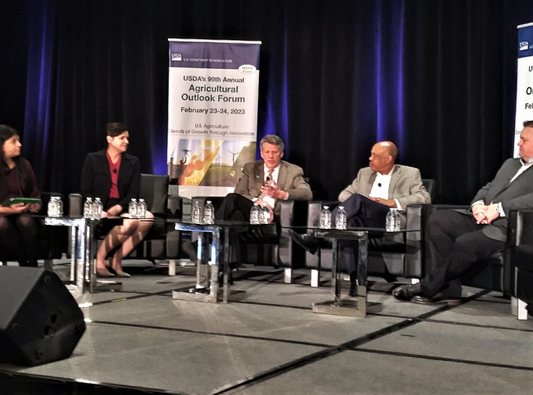 Farmland's tweet photo. At @USDA #AgOutlook23, our President/CEO John Piotti participated in a panel session to discuss creating value and economic opportunity through #ClimateSmartCommodities alongside @soil_institute, @Federation1967 and Truterra. (1/3) https://t.co/5Zwn332K3l
