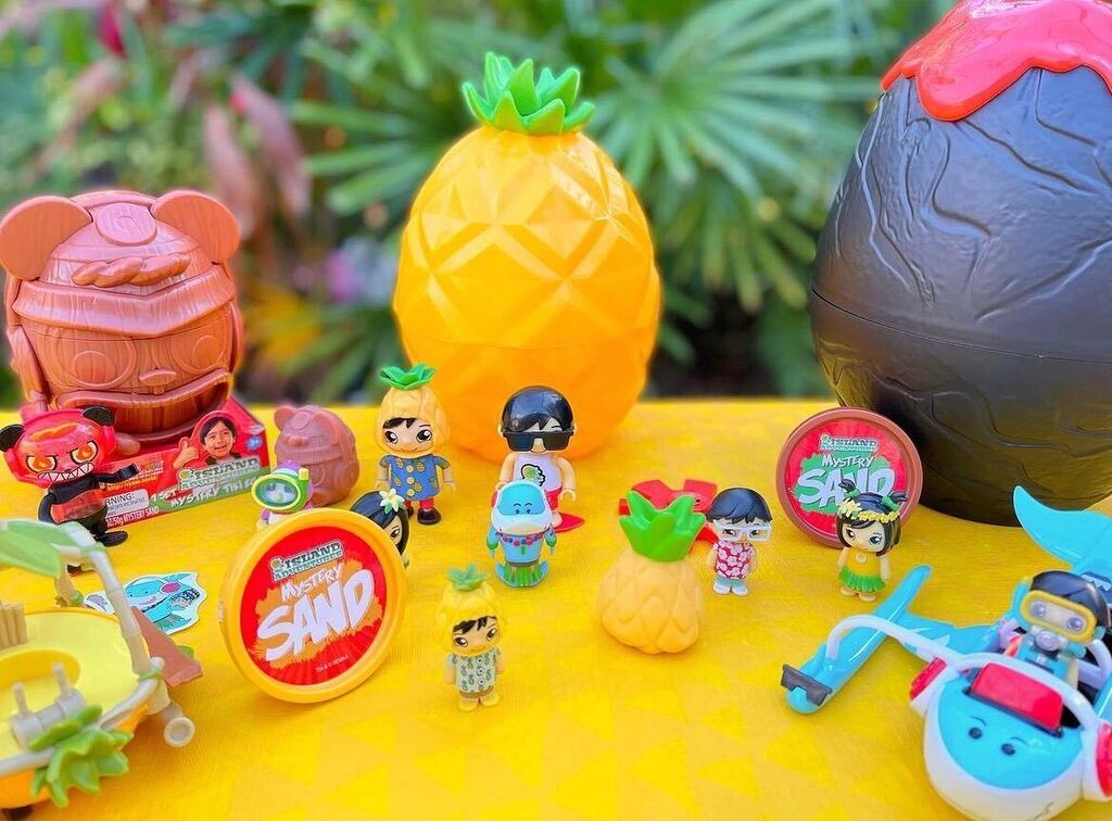 What’s your favorite new Ryan’s World Island Adventures item? We know that it it’s so hard to choose! @its_aya_and_yahya #ryansworldtoys instagr.am/p/CpBP1MESxDv/