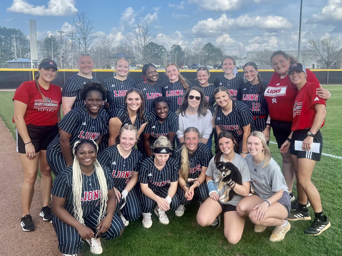 Perfect afternoon for some @emcc_sball!!! Made it just in time to see them get the “W” in their first game of the day! 🦁❤️🖤#PR1DE