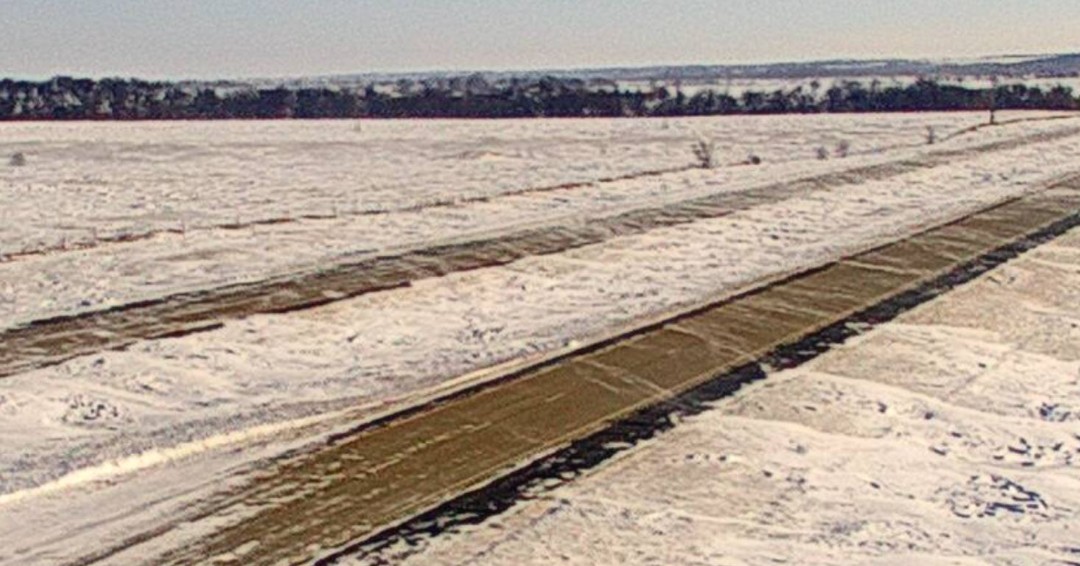 I-29 from Watertown to the North Dakota state line was reopened at 3:30 p.m. 

• Travelers should expect to encounter ice-covered roads and snow covered shoulders. 
• Please use extra caution and reduce travel speed.
Pictured is I-29 near Peever at 3:15 p.m.

#SDDOT  #SD511