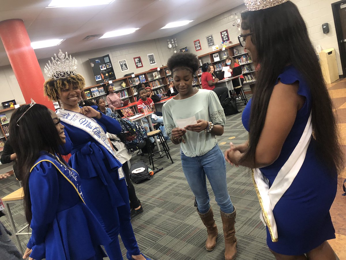 kmclay's tweet photo. Allen Univ Campus Queens spoke with @spmeagles about their HBCU experience and their time as a Queen 👸🏾. We thoroughly enjoyed Miss Allen, Miss Homecoming and Miss Junior @AllenUniv #QueenThings 💕💚 https://t.co/GjqmaooIDh