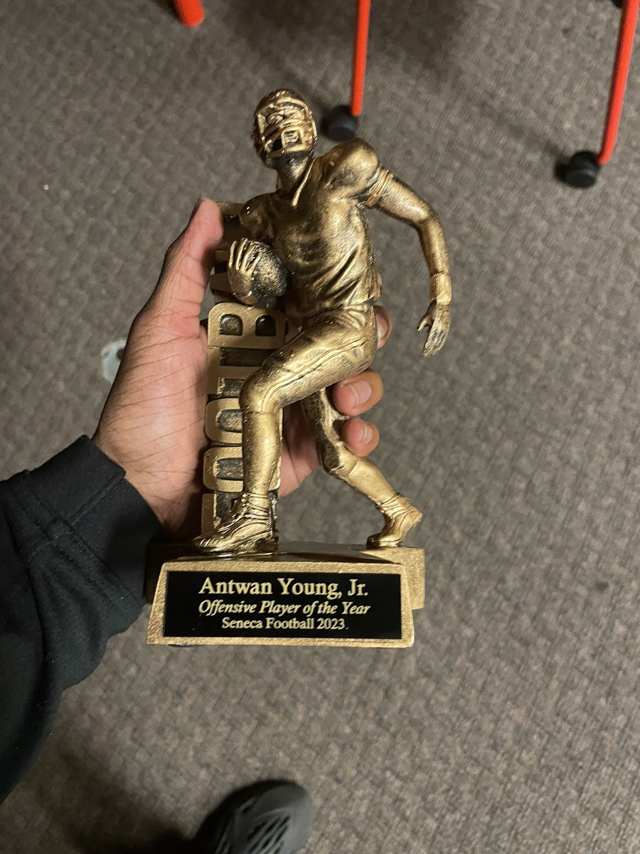 Twan Young tweet media