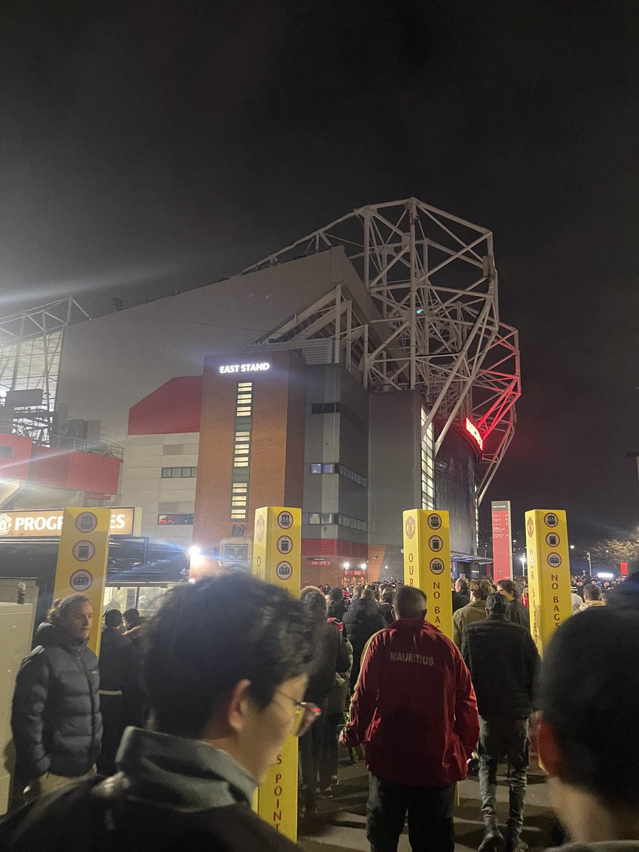 Imagine getting this close, then finding you’ve been scammed of tickets. Wounded. #MUFC