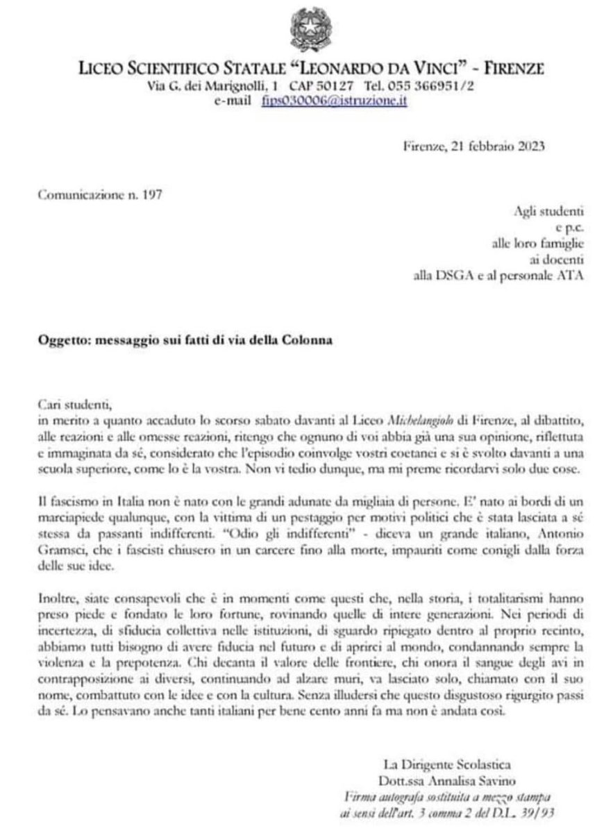 Spero che il Presidente #Mattarella conferisca un'onoreficenza alla preside #AnnalisaSavino 
per essersi schierata dalla parte giusta della storia.