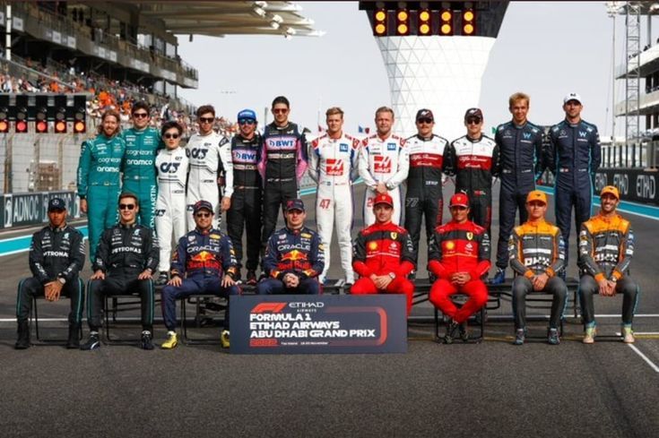 asla_8's tweet photo. BTS 💜 as Formula 1 Drivers 🏁 https://t.co/tebkKTzQdS