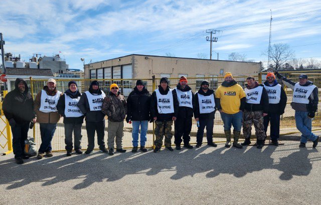 UFCW175633's tweet photo. Thank you to everyone who honks in #solidarity as they drive by &amp; to those who've dropped off food to our #ufcw175633 Members on strike at Highbury Canco. Your support makes sure these workers feel seen &amp; heard in their fight for better wages &amp; respect. #UnionStrong #onpoli #UFCW https://t.co/JgYQI8FL3o