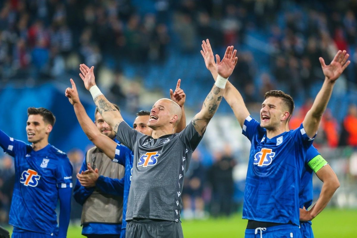 Transfery_'s tweet photo. ‼️ LECH POZNAŃ POKONUJE W DWUMECZU BODO/GLIMT!

PO 32 LATACH KLUB Z POLSKI WYELIMINOWAŁ RYWALA NA WIOSNĘ W EUROPEJSKICH PUCHARACH 🔥

BRAWO LECH ❤️ 👏 https://t.co/kgr6KPsQoQ