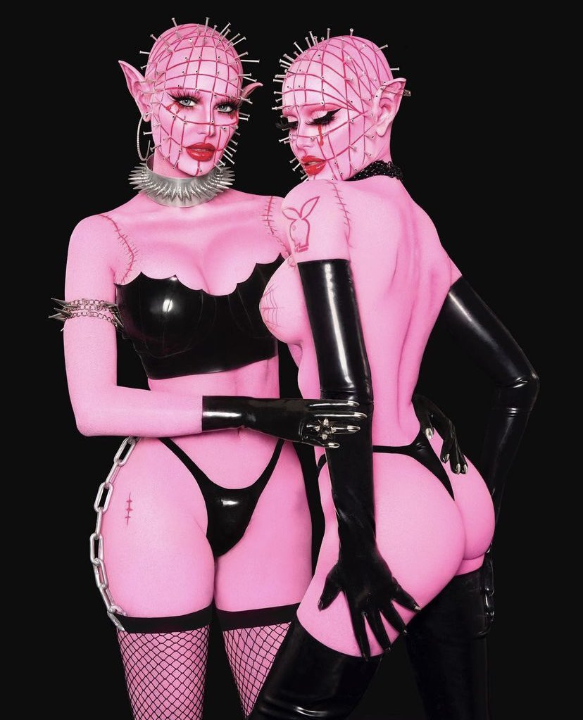 CreepyGals's tweet photo. Omg look at this exact recreation of my Pinhead Bimbos illustration 😭🎀🖤  Shot by @vicovelezphoto , mua @AlondraExcene model @emboDOE 🎀🖤 https://t.co/Zbdv9nQW7k