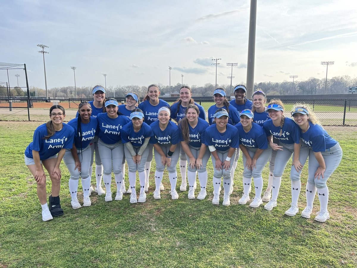 LIUSoftball's tweet photo. If you have followed the story of Laney you know just how tough this kid is! If we battle half as hard as her good things will happen! #liusb #laneysarmy https://t.co/pmzuaG2hW5