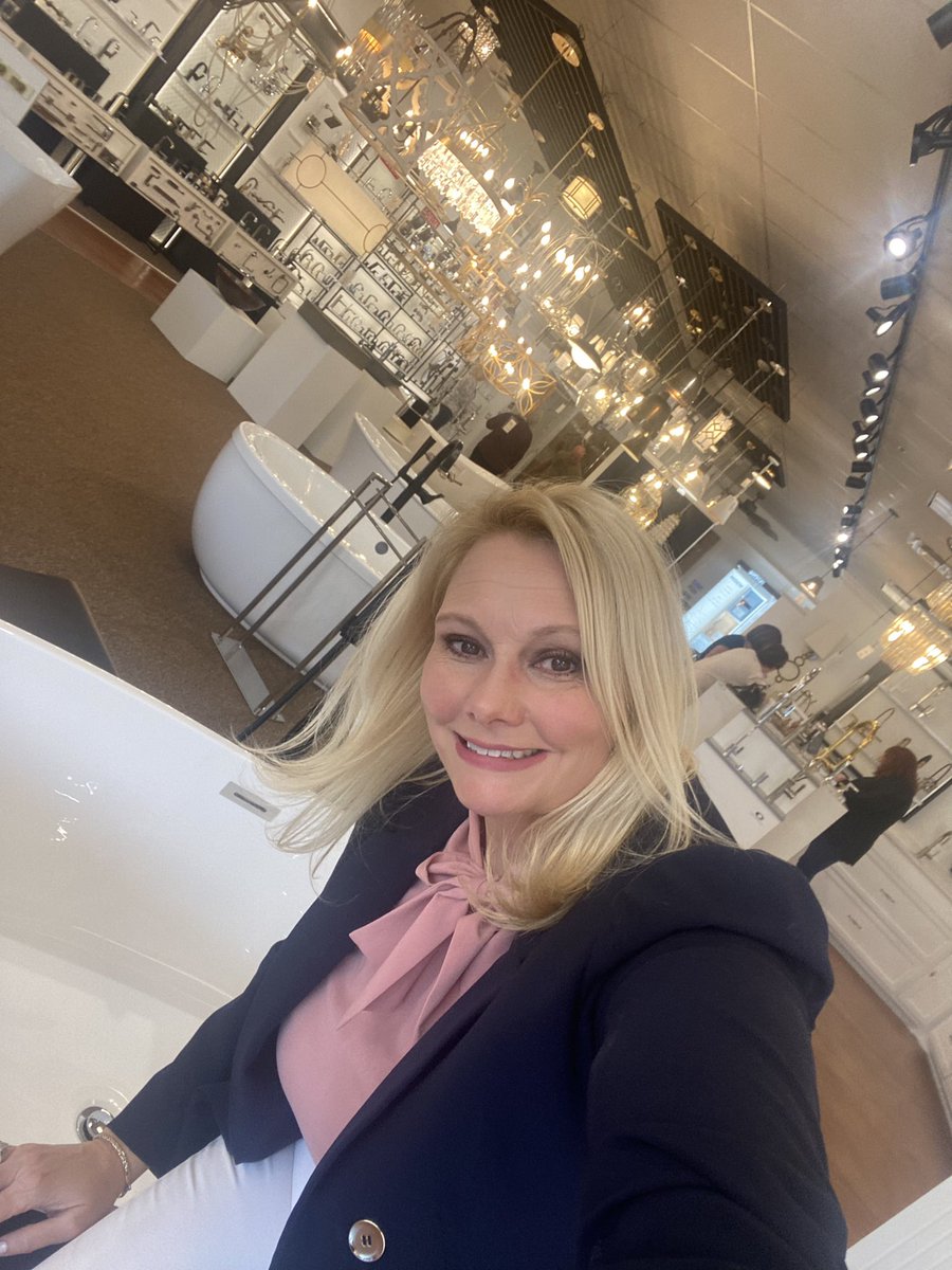 KAGreenwell's tweet photo. My happy place! Lighting and plumbing! 💕 https://t.co/TPDqGqNFAG