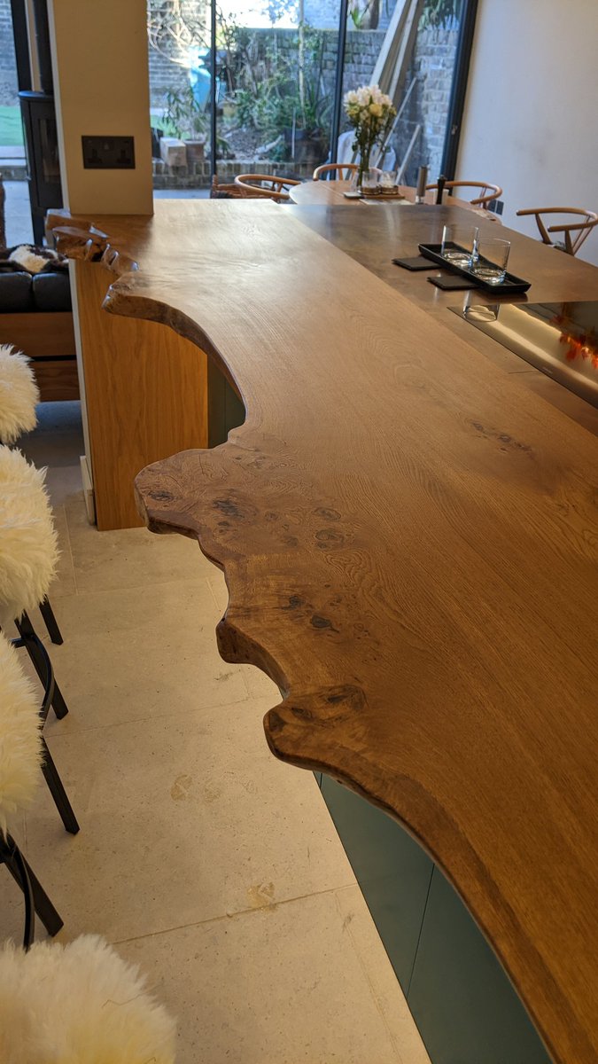 Smartjoiner's tweet photo. Breakfast bar top from one single slab. British Oak wood.
320cm x 60cm 
Made by https://t.co/2JnkfmJHeh

#kitchendesign #kitchendecor #kitchen #interiordesign #interiordecor #homedecor https://t.co/wYji4bWaHt
