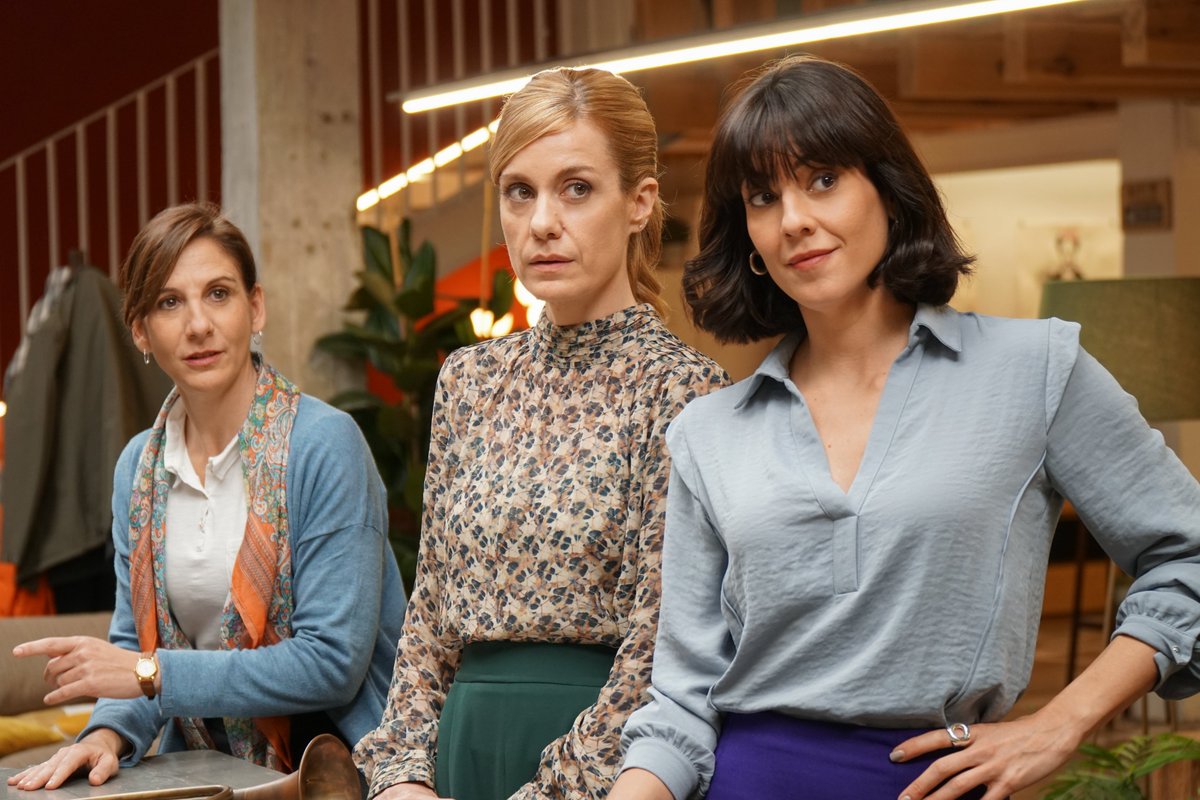 🎥 El domingo 12 de marzo descubriremos ‘Bajo terapia’, un film dirigido por Gerardo Herrero y basada en la obra de <a href="/matiasdelfe/">Matías Del Federico</a>. Con Malena Alterio, Alexandra Jiménez, <a href="/felemanypon/">Fele martínez</a>, <a href="/Pagudo/">Antonio Pagudo</a>, <a href="/UgarteEva/">Eva Ugarte</a> y @JuancaVellido  #26FestivalMálaga 
🎟️ festivaldemalaga.com/edicion/ver-pe…