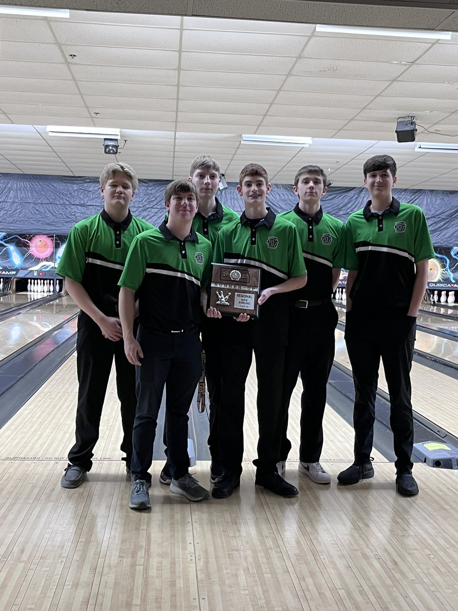e_m_hedden's tweet photo. Your Derby Panther boys bowling team and 2 girls are state bound next Friday at Northrock Lanes! Congratulations!🐾💚🎳 @BowlingDerby @DerbyAD  @DHS_Panthers @DerbySchoolsKS https://t.co/og0Tz78ejr