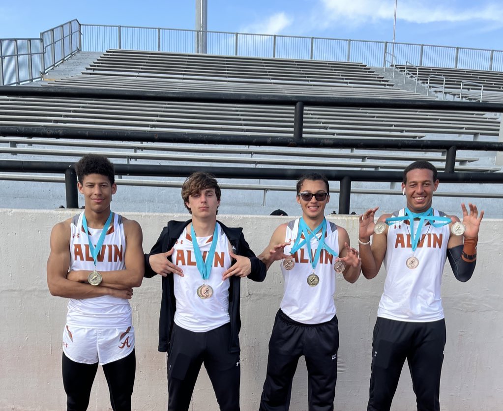 AlvinHSTrack's tweet photo. 🚨News Alert 🚨 Alvin High School 4x200MR record BROKEN with a time of 1:30.19 🎉🔥😎 Daniel Castello, Dayshawn Peterson, Jaylen Peterson, and Riley Pavlas https://t.co/bE0OShDvsm