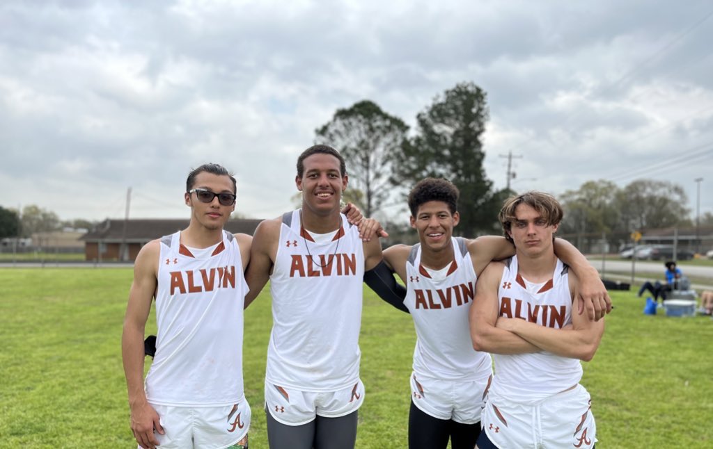 AlvinHSTrack's tweet photo. 🚨News Alert 🚨 Alvin High School 4x200MR record BROKEN with a time of 1:30.19 🎉🔥😎 Daniel Castello, Dayshawn Peterson, Jaylen Peterson, and Riley Pavlas https://t.co/bE0OShDvsm