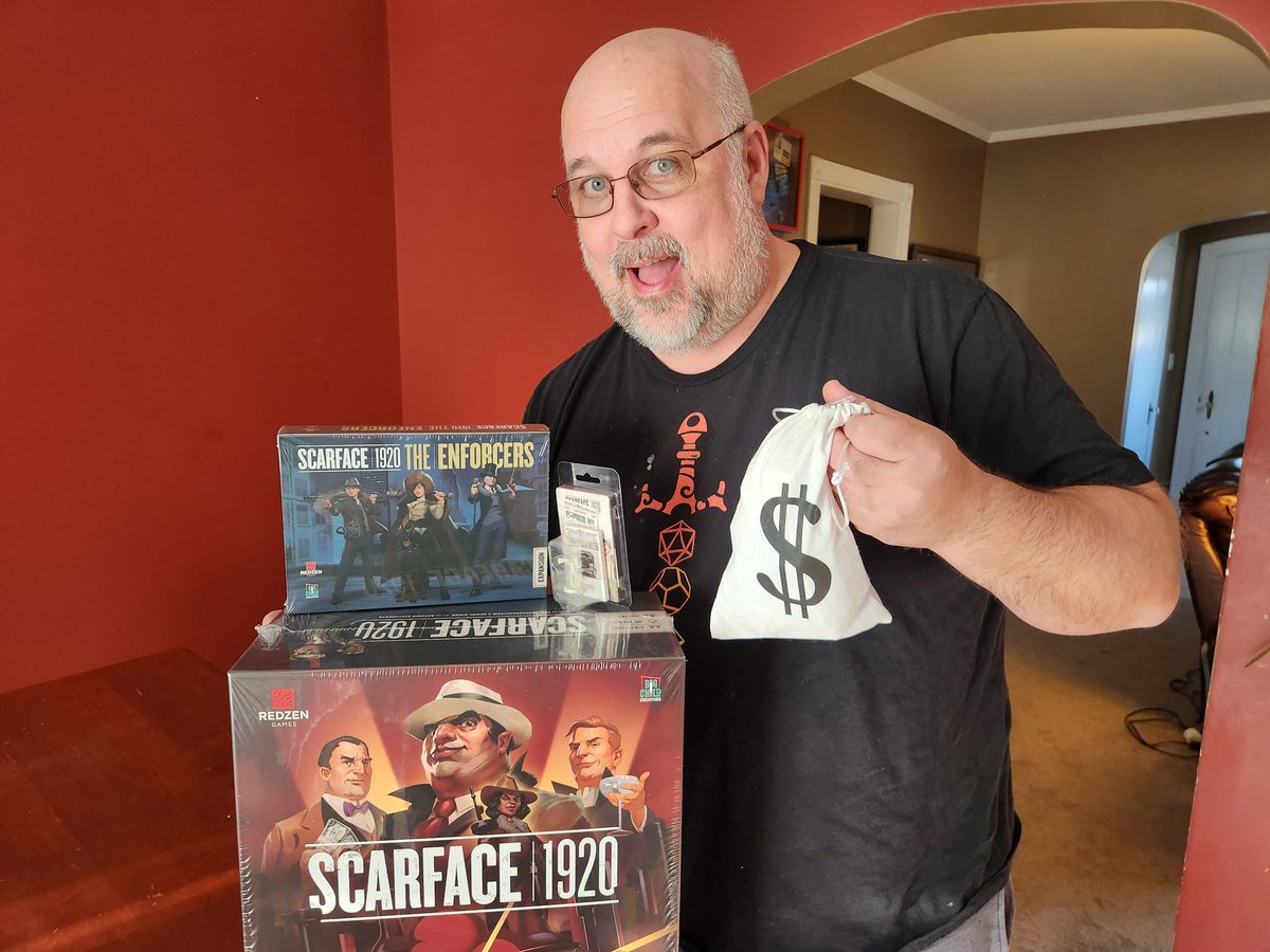 emilyd333's tweet image. The mob rules!
#itsabigbox #toniSerradesanferm #danielSimon art by #antonioStappaerts
@GoodEnoughParty @RedzenGames 
Alt: Jon with Scarface 1920