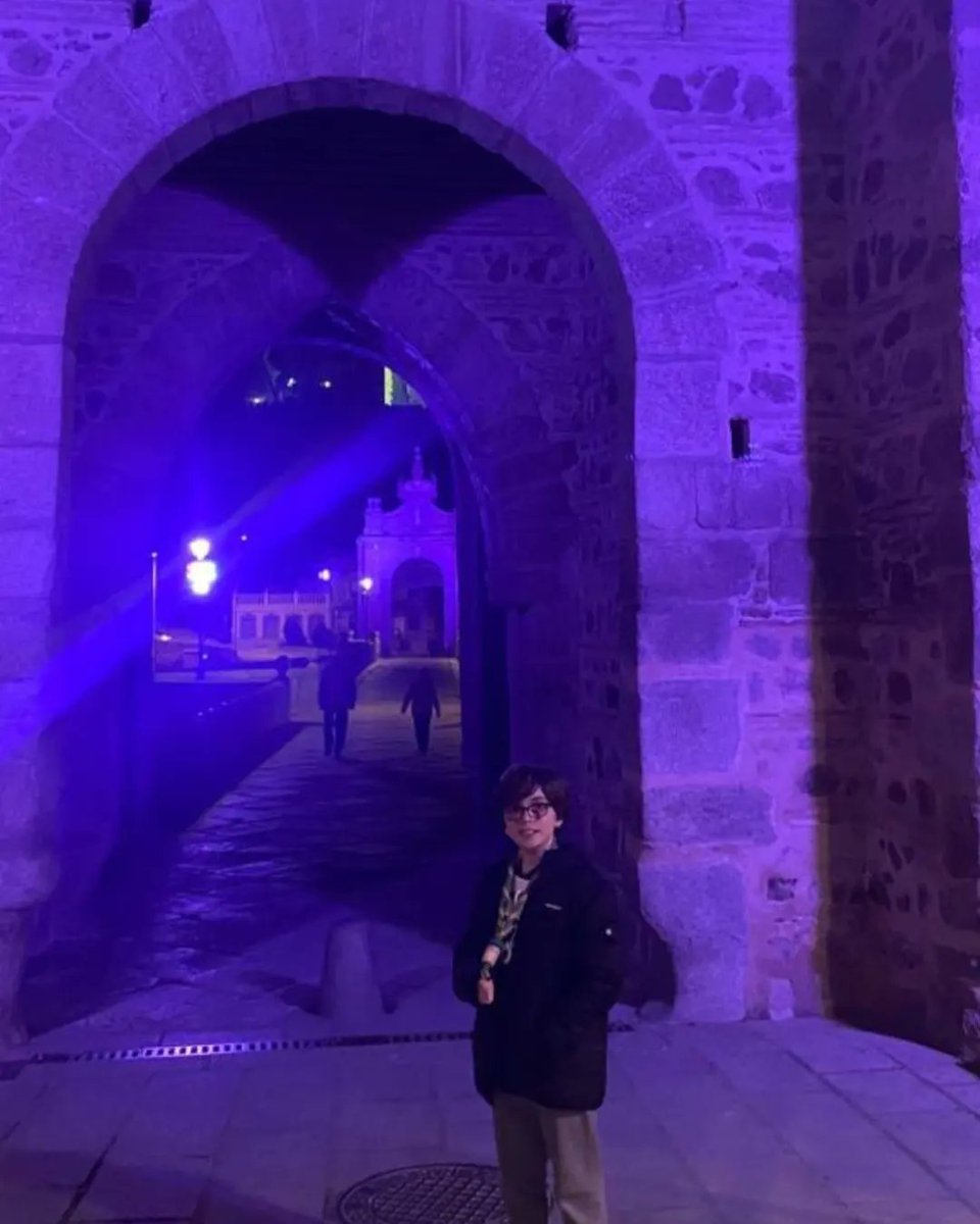 seeonee576's tweet photo. *
Desde aquí, queremos agradecer  enormemente a @toledoyto y a @concejalíadejuventud haber iluminado nuestra querida ciudad con el color del escultismo y haber hecho posible una gran ilusión que llevamos dentro . https://t.co/ecIitRsDo5