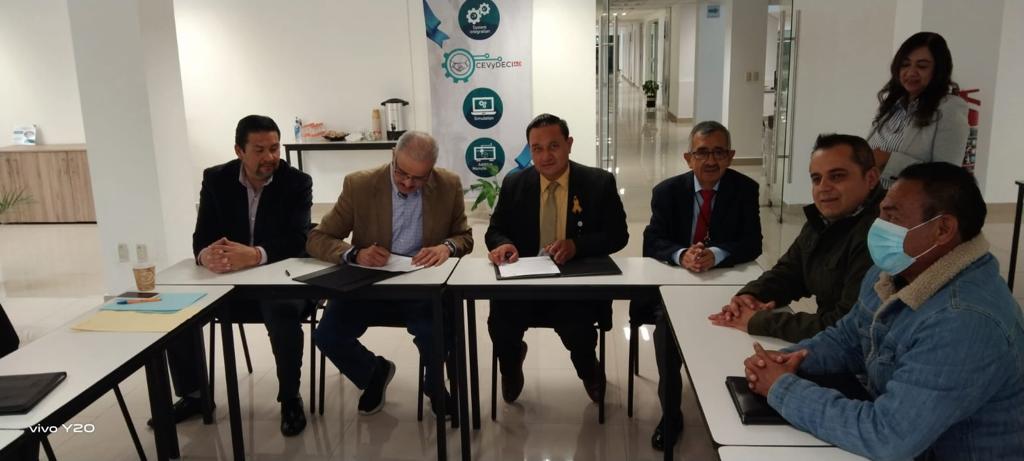 ITESA_OFICIAL's tweet photo. Se firmó convenio de colaboración entre Consejo Empresarial Del Altiplano Hidalguense y el #ITESA; con el fin de generar proyectos de beneficio mutuo. #OrgulloITESA @SEPHidalgo @TecNM_MX @natycastrejonv @SEMSyS_SEPH https://t.co/b177DD0kMa