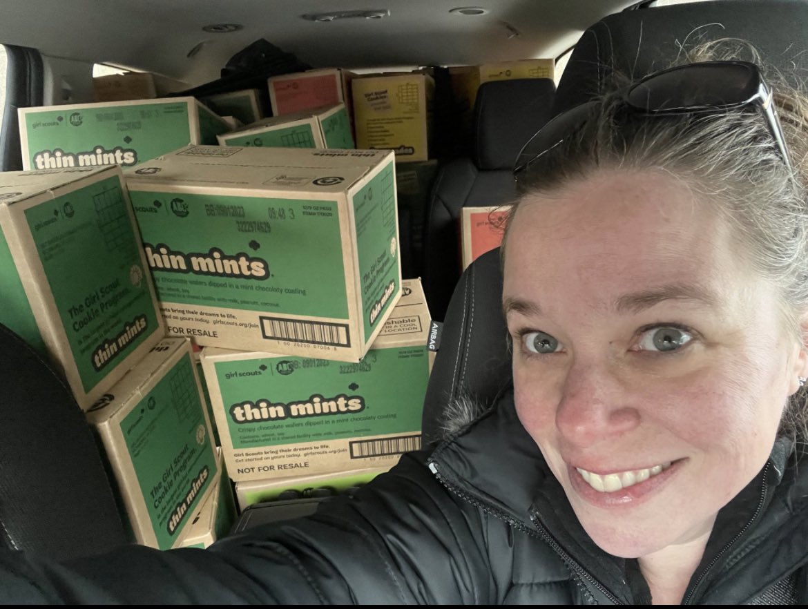 saraforwi's tweet image. Is it really #GirlScoutCookieSeason if your car isn’t full of cookies? 🍪Thank you to all the hardworking volunteers at @GirlScoutsWISE!
#thinmints #carameldelites #peanutbutterpatties
