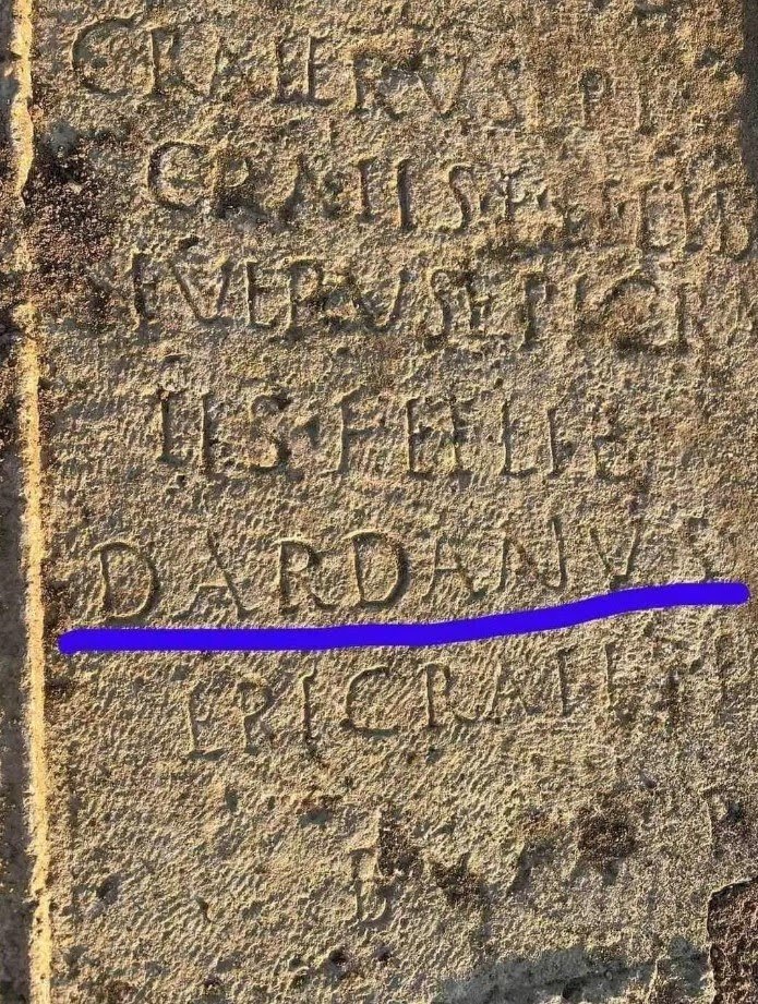 arberrogova's tweet photo. DARDANUS

The graves was recently found!

Archelogists and Historians can start writing the truth of the History of Kosova (Dardania). Now they have facts and a lot of artifacts! 

#Dardania #Dardanus https://t.co/LFx6Ckqr3J