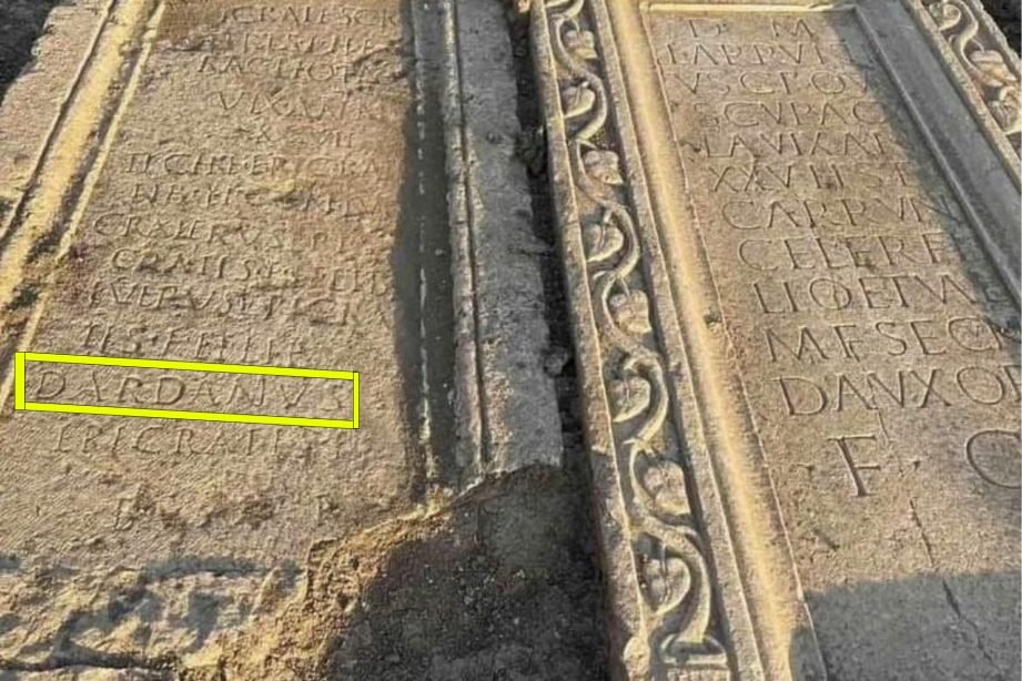 arberrogova's tweet photo. DARDANUS

The graves was recently found!

Archelogists and Historians can start writing the truth of the History of Kosova (Dardania). Now they have facts and a lot of artifacts! 

#Dardania #Dardanus https://t.co/LFx6Ckqr3J