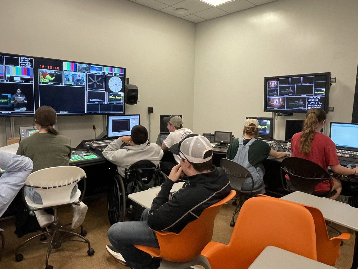 22ProducersDesk's tweet photo. We had a great show today! Be on the look out for our Entertainment Break later tonight and World Report tomorrow. Here is a behind the scenes look at our awesome crew. https://t.co/XI4UEg8dcY