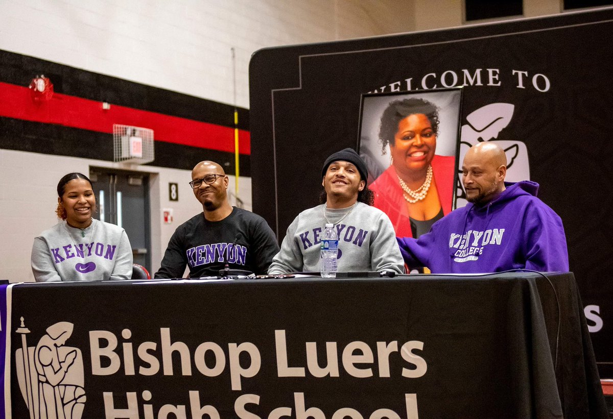 BishopLuersFB's tweet photo. Officially, official. ✍️ 

Congratulations to our guys on signing their National Letters of Intent today!

#LuersSpirit https://t.co/VJi6b8TZqL