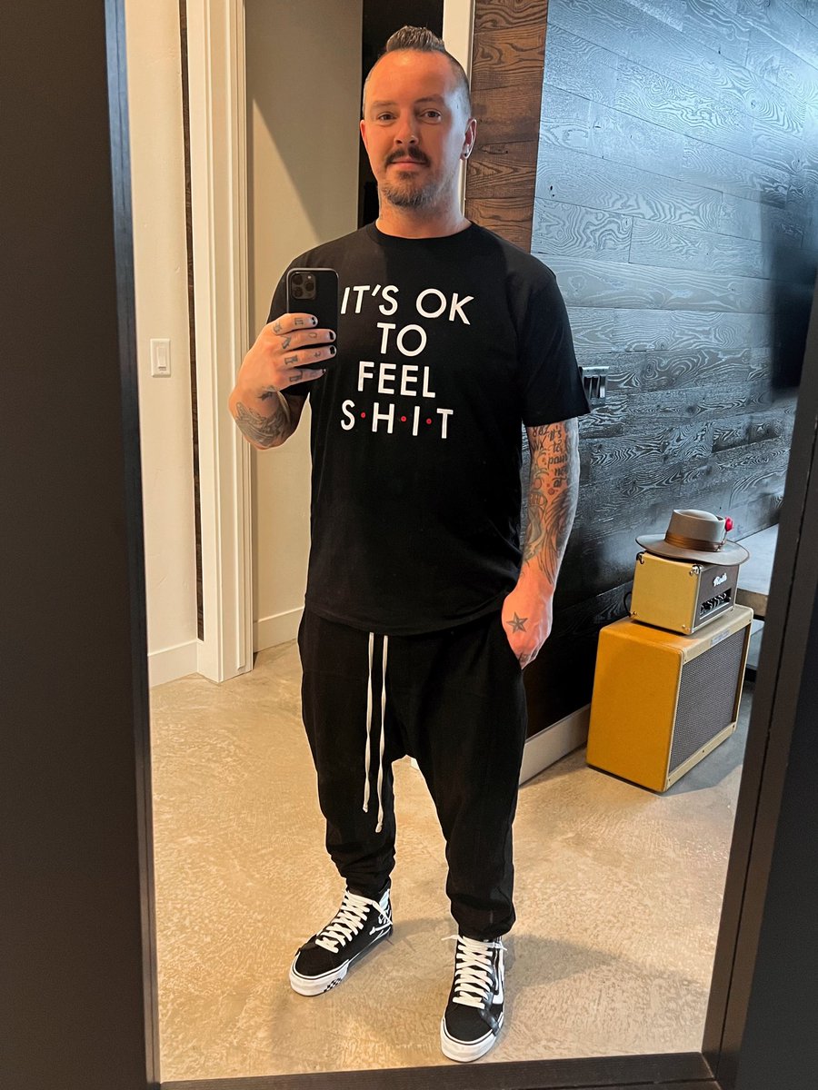 801PUNX's tweet photo. I love this #itsoktofeelshit campaign for @YoungMindsUK. The UK's leading mental health charity for young people. So many great mental health resources/support systems available globally. Let’s share them & look out for each other! Love & respect #MentalHealth #SuicidePrevention https://t.co/iJlo9t9t5u