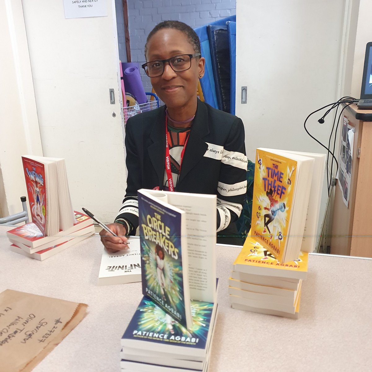 steyningbooks's tweet photo. Lots of school author visits this week - fun with @PatienceAgbabi on Tuesday talking time travel for her #leapcycle series, and coloured wigs and dinosaurs on Wednesday with @vashti_hardy and her fab Harley Hitch series. #schoolauthorvisit https://t.co/bWFnkeX43a