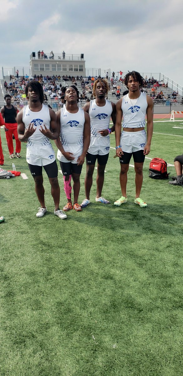 CEKingTrack's tweet photo. The boys 4x1 and 4x2 hit a new Pr today!! @JosephPrescot_ @CP_2024 @JtWelch34 @luhvonte7  great job!! https://t.co/pgTA7Nhsoz