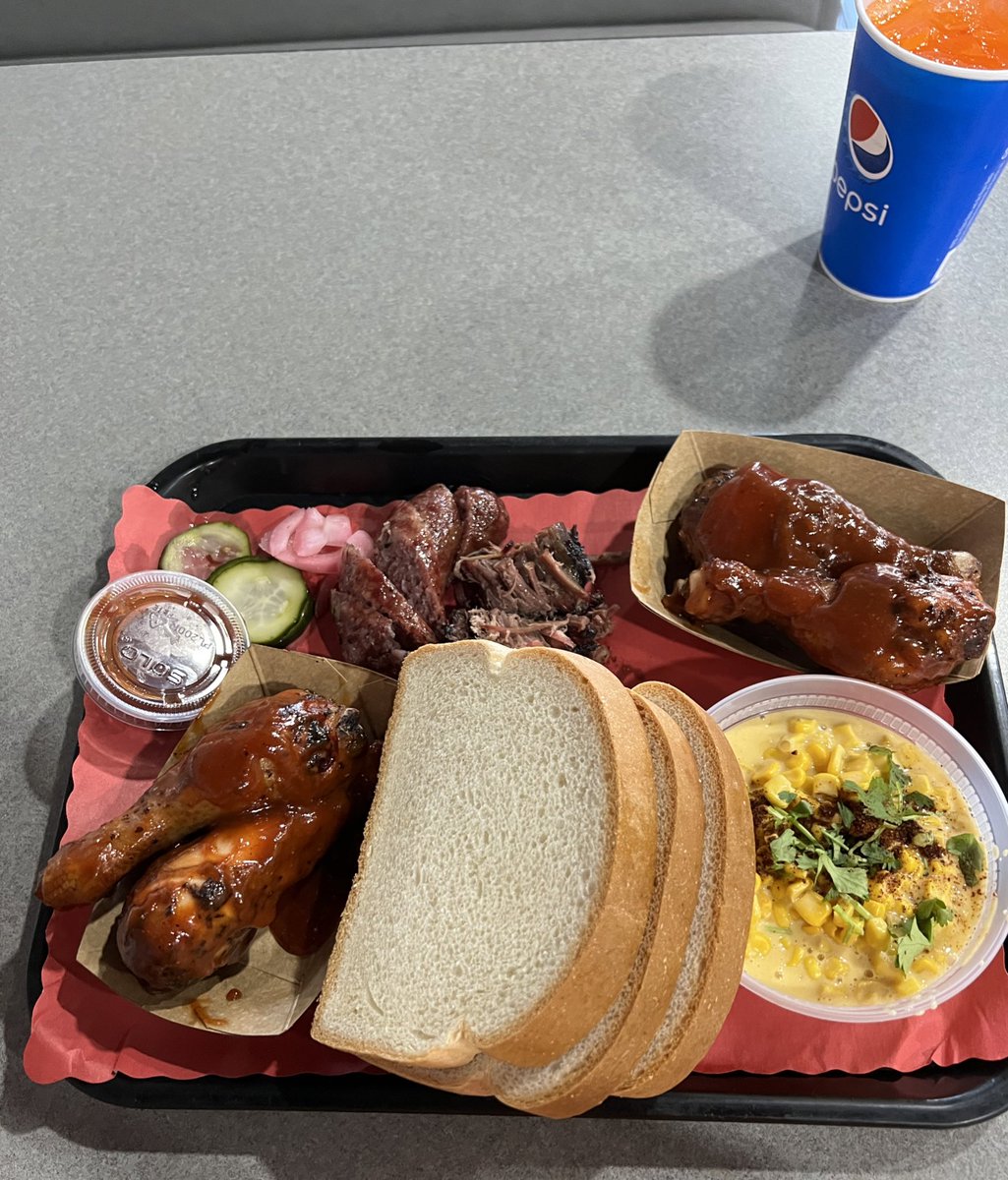 _whitehulk_'s tweet photo. Love me some @harpbarbecue #BestInKC https://t.co/2YEuo4bBEp