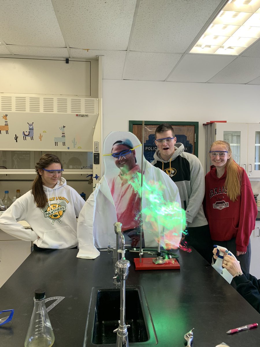 ECoop1981's tweet photo. Science with Sutton- What can we say? He has great chemistry!!!
#flatsutton https://t.co/5p5rRyS9P7