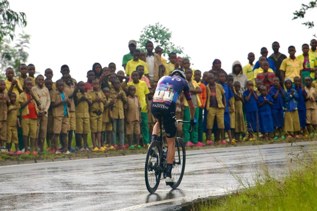 Farolillo_Rouge's tweet photo. ¡Qué foto más bonita! 🤩 #TdRwanda23 🇷🇼

La hemos visto en @faustocoppi60 📸 https://t.co/4r7TTG7C17