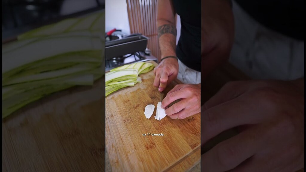 cookfork's tweet photo. Mais uma receita no ar! O incrível mil folhas de abobrinha recheado com mussarela de búfala e peito de peru! Veja: https://t.co/vaHgJ4L0C3